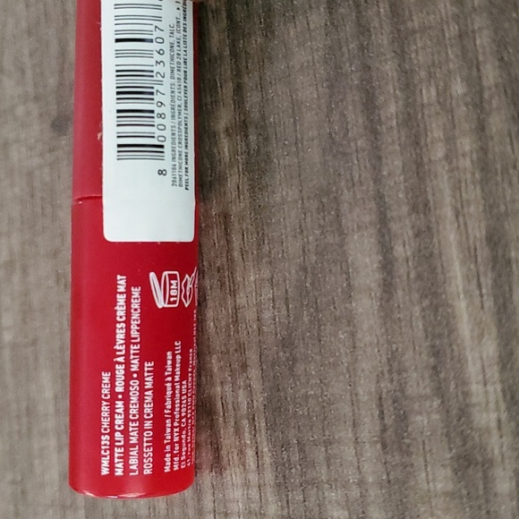 NEW💋 NYX Smooth Whip Matte Lip Cream - Picture 3 of 4